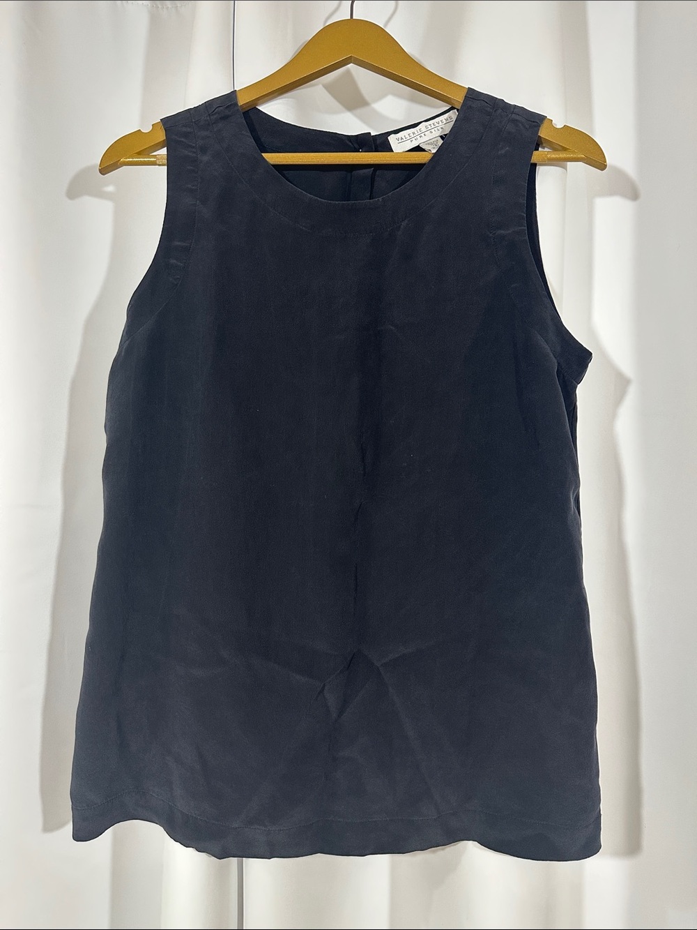 Valerie Stevens Pure Silk Shell Top Size 8 Navy Sleeveless Blouse Career Classic